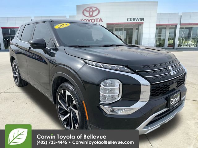 Used 2024 Mitsubishi Outlander SE image 1