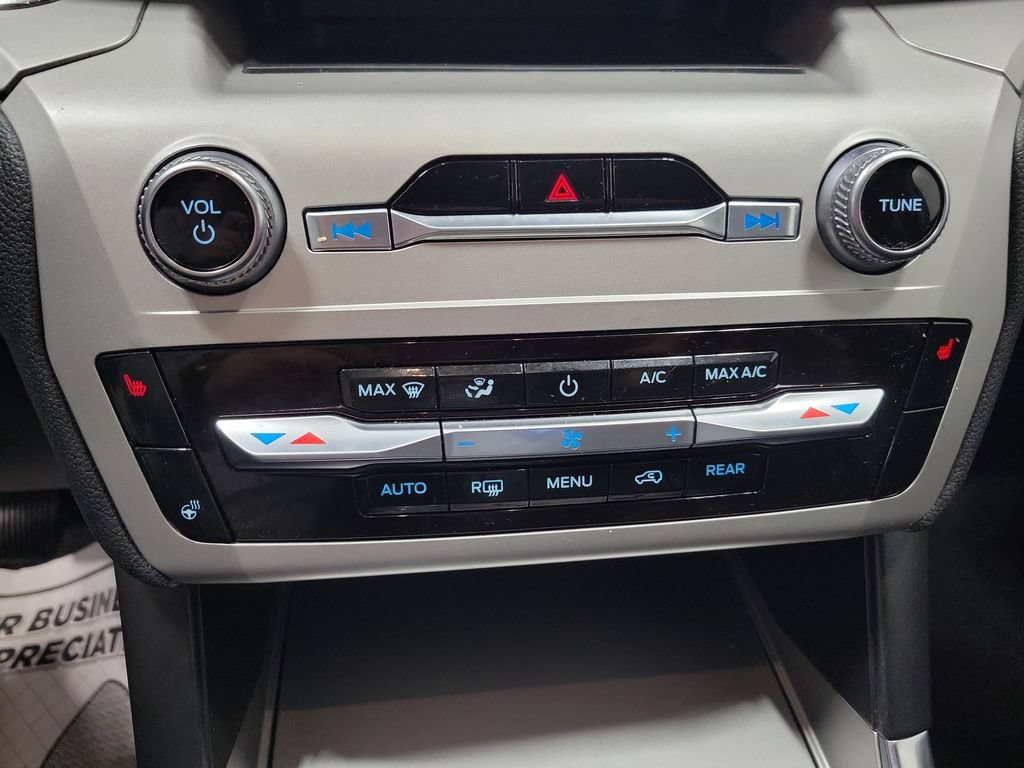 Used 2021 Ford Explorer XLT w/ Equipment Group 202A AWD/4WD image 40