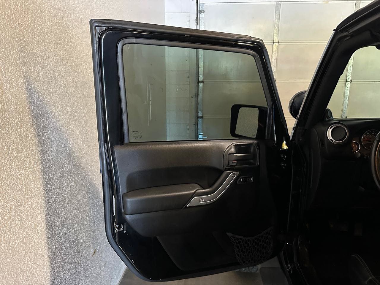 Used 2012 Jeep Wrangler Unlimited Sahara AWD/4WD image 8