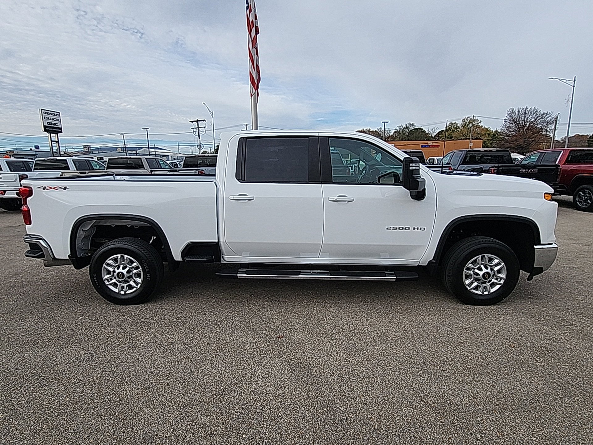 Used 2025 Chevrolet Silverado 2500 LT w/ Convenience Package image 10