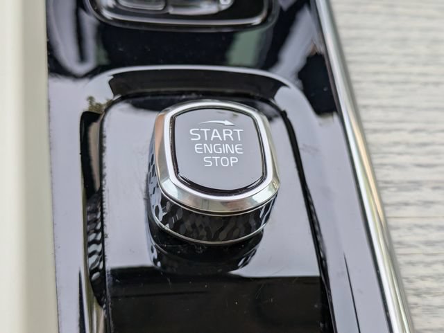 Used 2022 Volvo XC60 B5 Inscription w/ Advanced Package FWD image 31