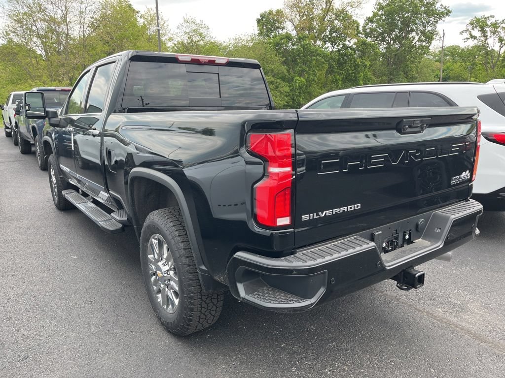 Used 2026 Chevrolet Silverado 2500 High Country w/ High Country Premium Package AWD/4WD image 4