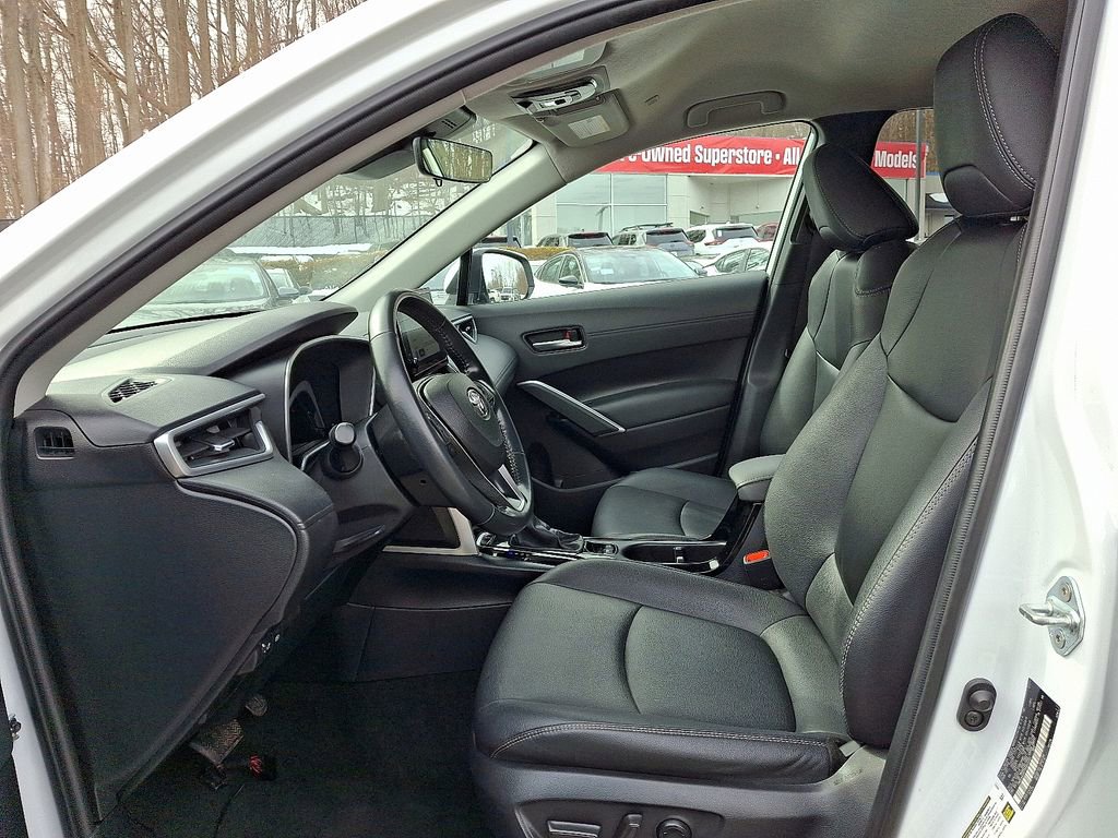 Used 2023 Toyota Corolla Cross XLE image 14