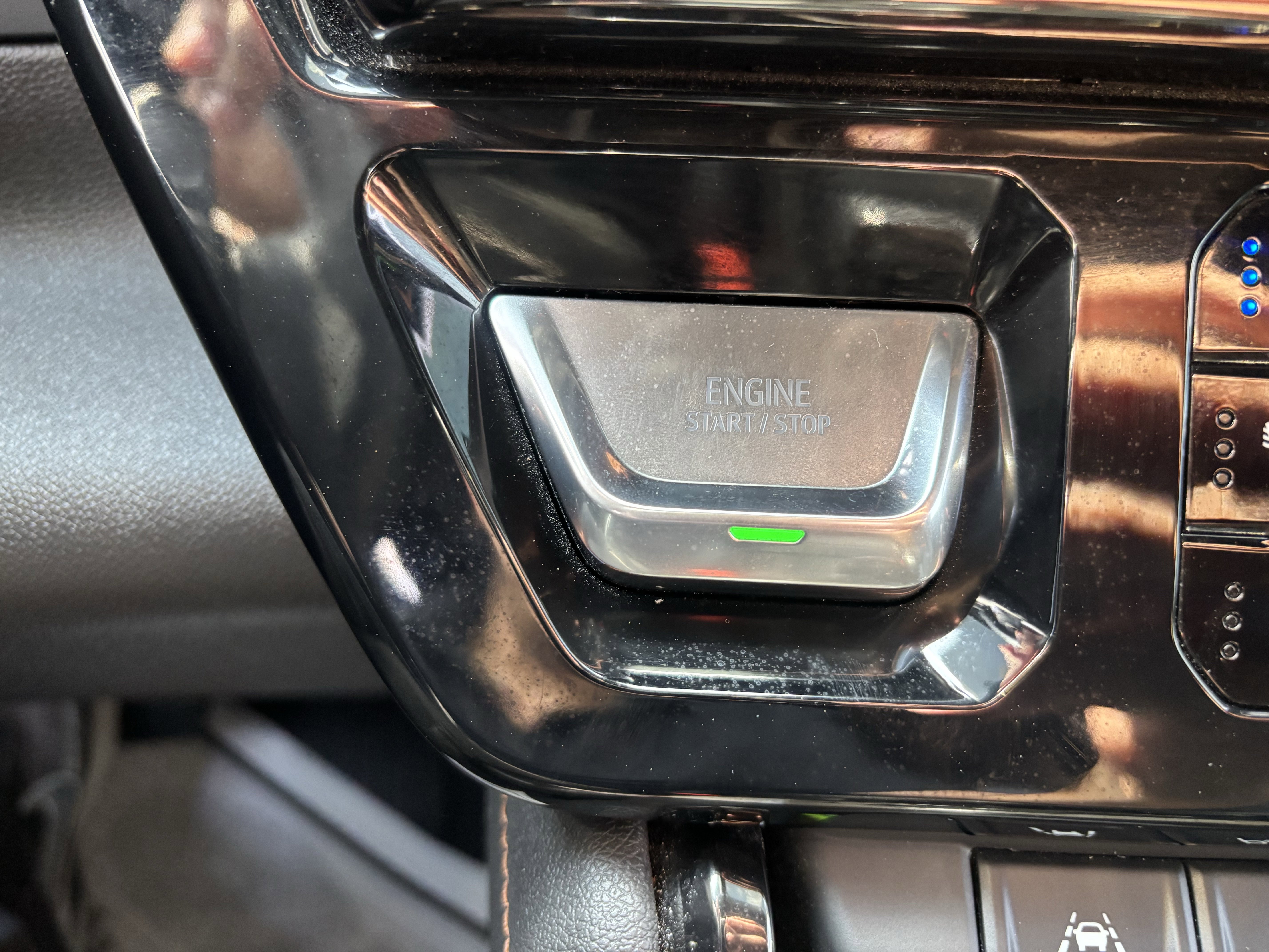 Used 2024 GMC Sierra 1500 AT4 w/ Technology Package image 32