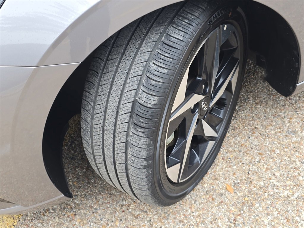 Certified 2023 Hyundai Elantra Limited image 31