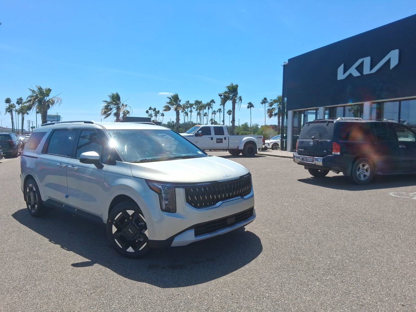 New 2026 Kia Carnival EX FWD image 1