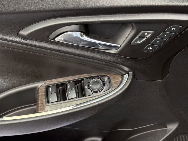 Used 2020 Chevrolet Malibu Premier FWD image 23
