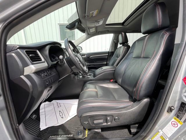 Used 2019 Toyota Highlander SE AWD/4WD image 18