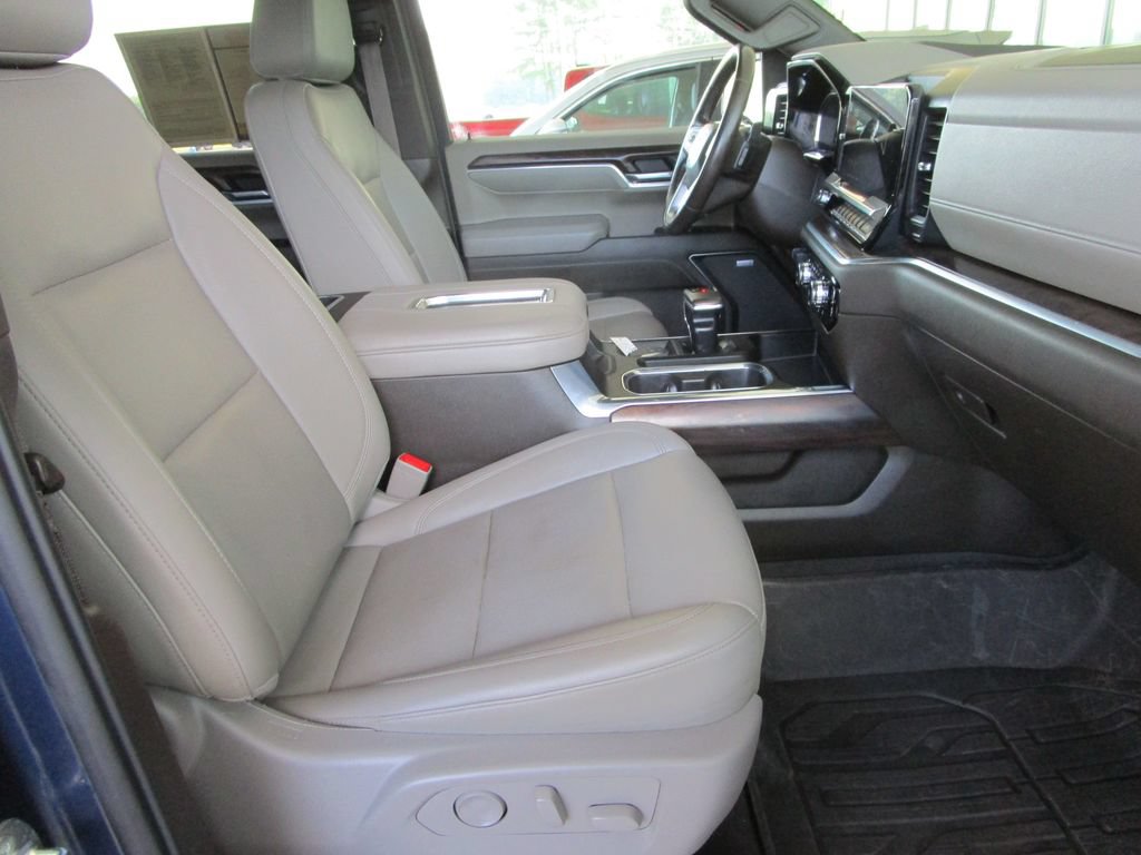Used 2022 GMC Sierra 1500 SLT w/ SLT Premium Plus Package AWD/4WD image 28