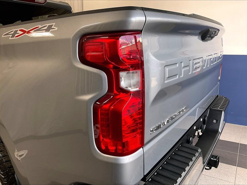 Used 2023 Chevrolet Silverado 1500 LT AWD/4WD image 34