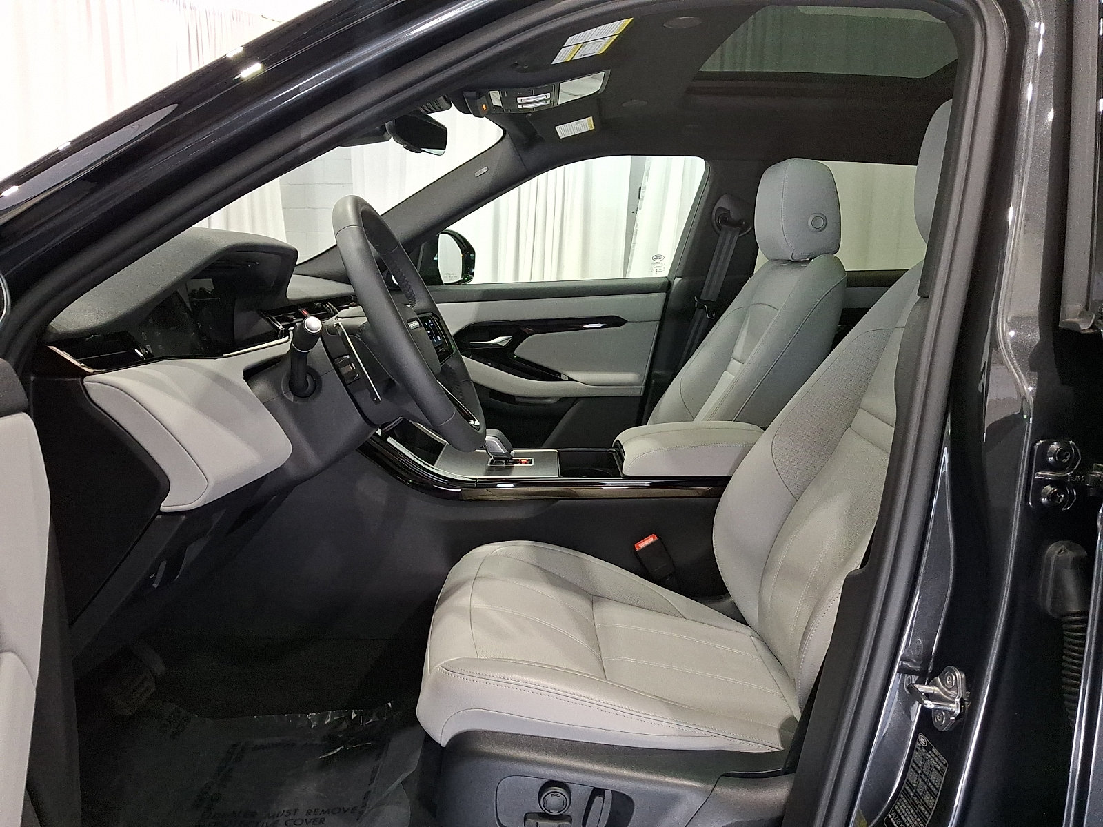 Certified 2026 Land Rover Range Rover Evoque S AWD/4WD image 12