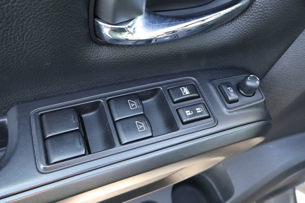 Used 2023 Nissan Titan PRO-4X w/ Pro-4x Convenience Package AWD/4WD image 15