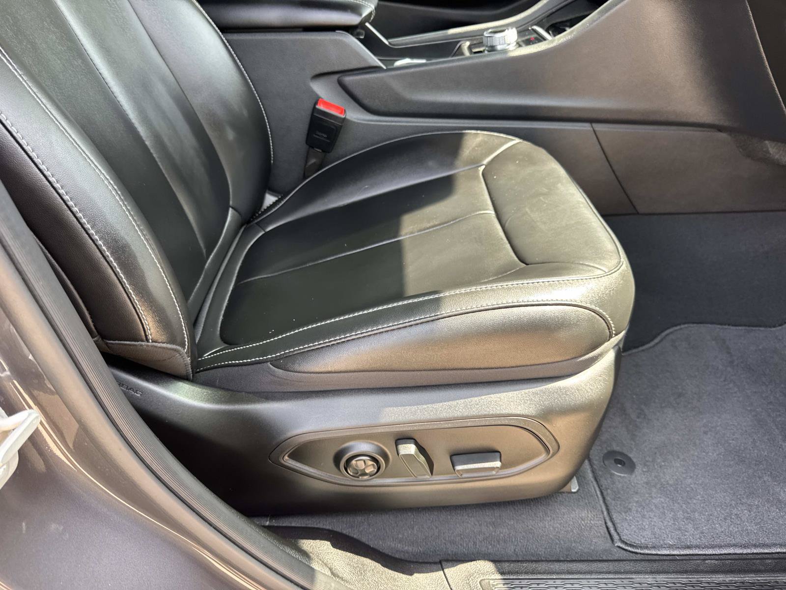 Used 2024 Jeep Grand Cherokee L Limited RWD image 11