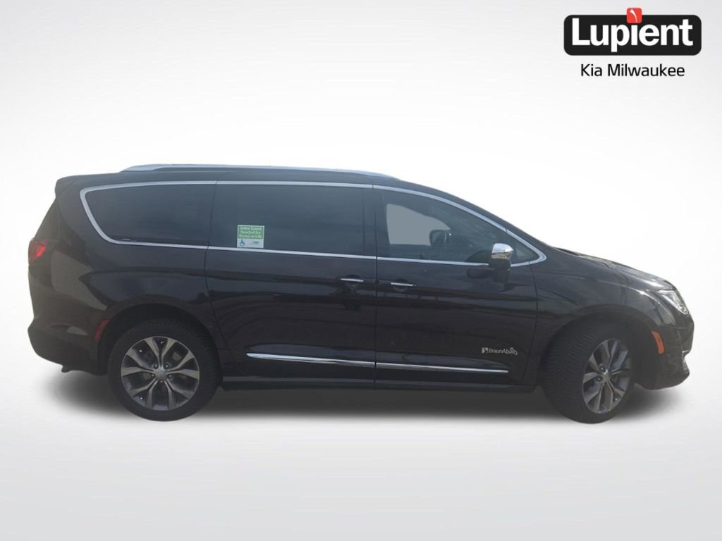 Used 2018 Chrysler Pacifica Limited w/ Tire & Wheel Group FWD image 1
