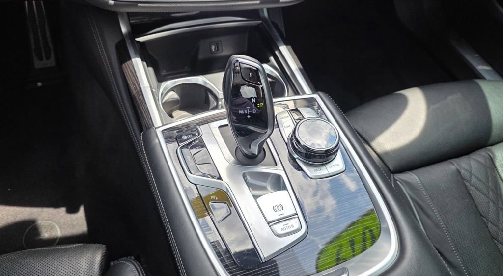 Used 2019 BMW 750i w/ Executive Package RWD image 19