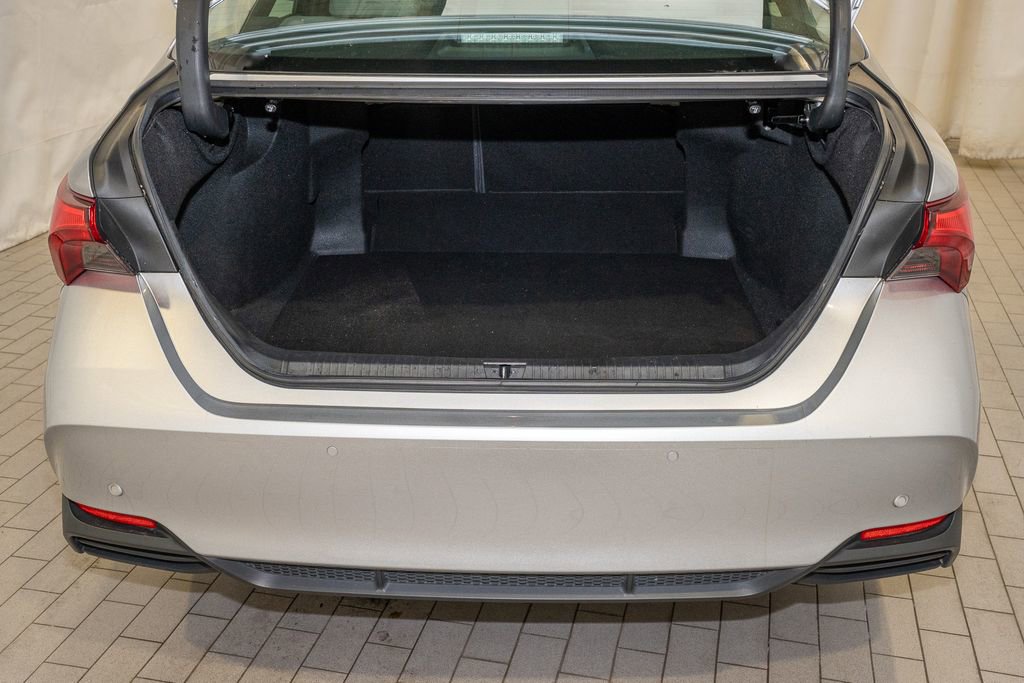 Used 2019 Toyota Avalon Limited image 6