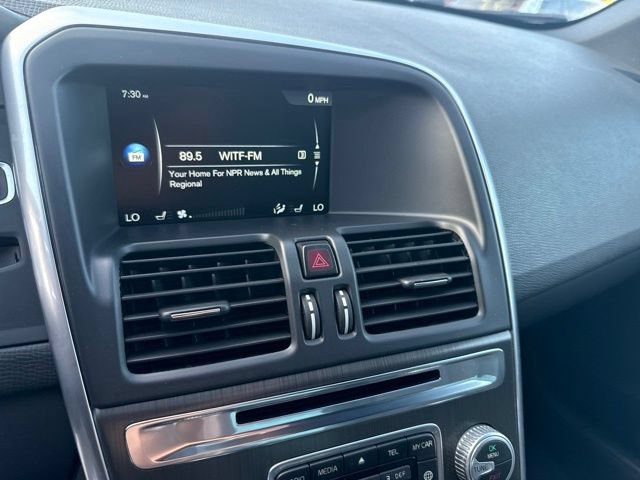 Used 2016 Volvo XC60 T5 Premier w/ Proximity Package AWD/4WD image 17