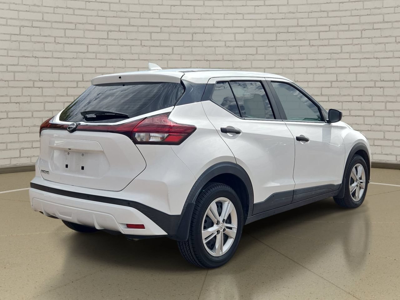 Used 2023 Nissan Kicks S FWD image 5