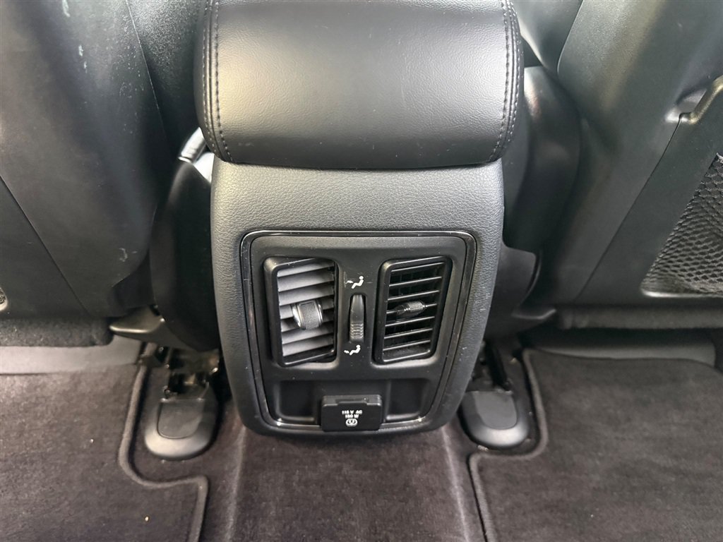 Used 2018 Jeep Grand Cherokee Altitude RWD image 16