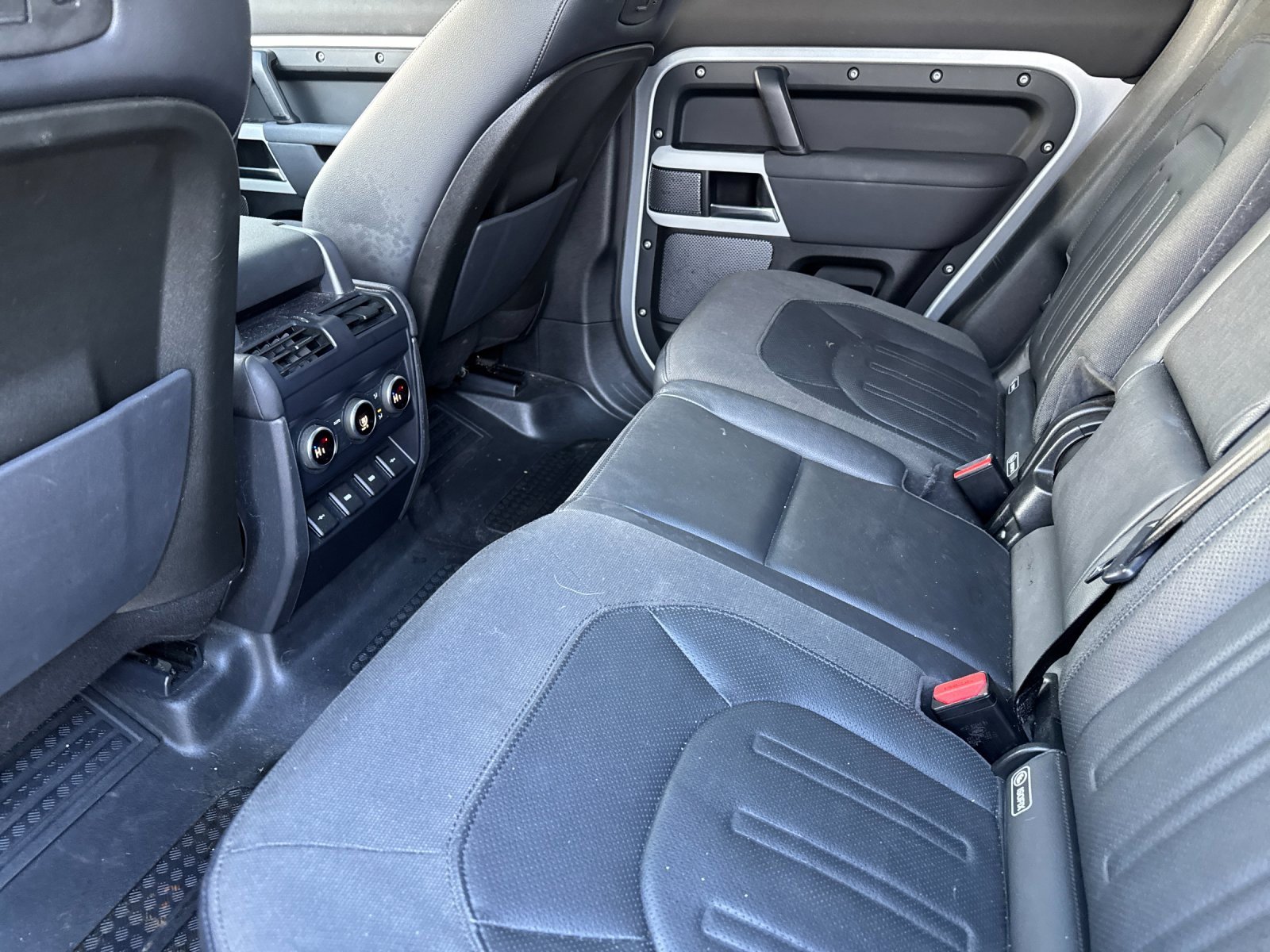 Used 2020 Land Rover Defender 110 First Edition image 11