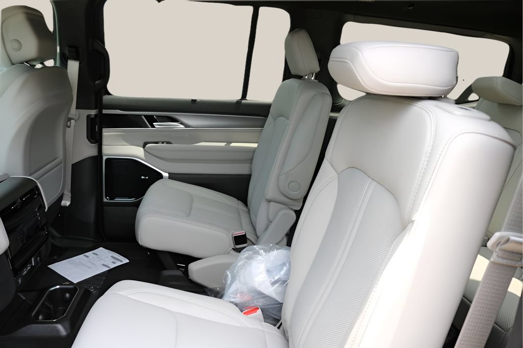 New 2026 Jeep Grand Wagoneer Limited AWD/4WD image 16