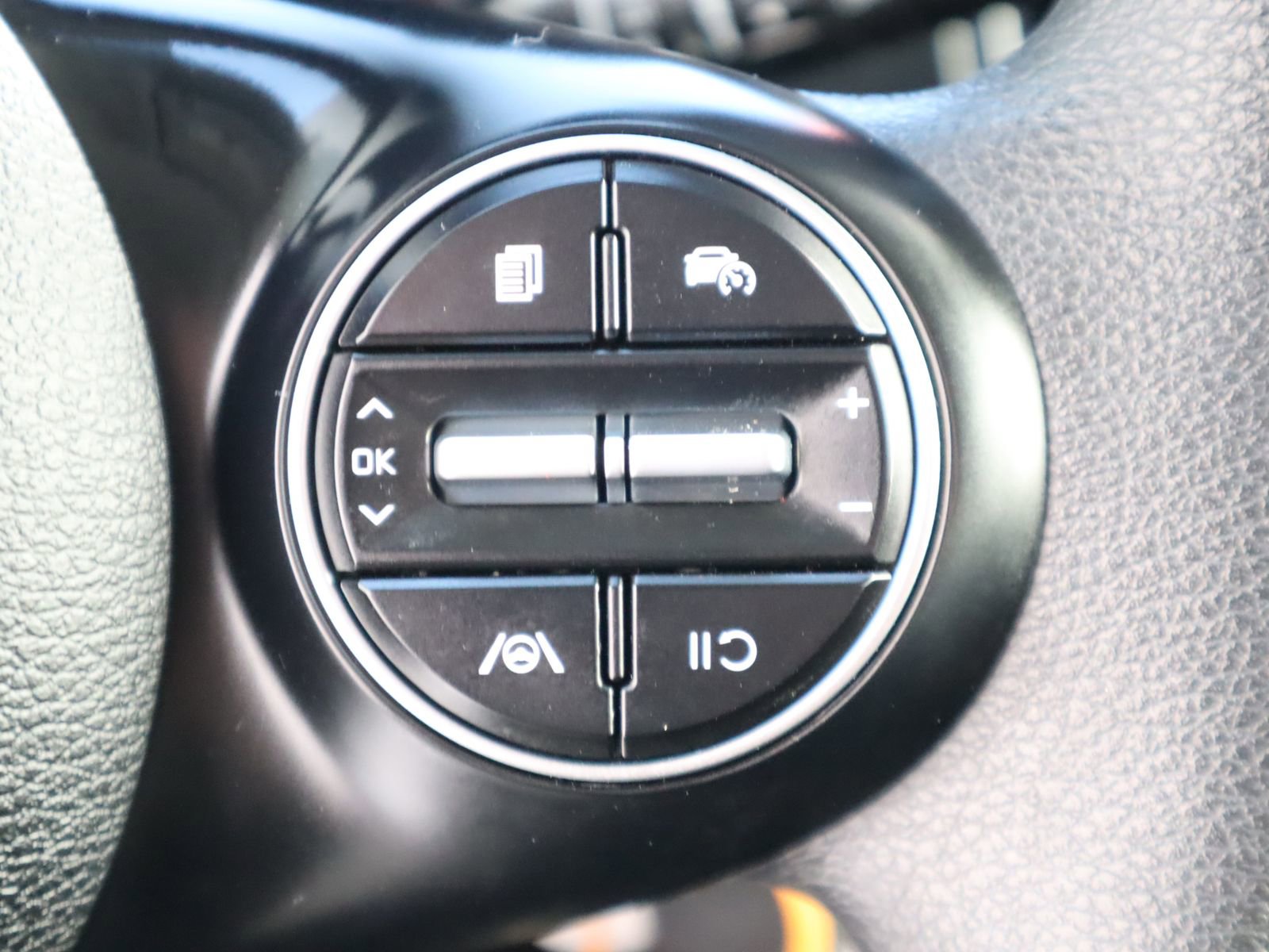 Used 2023 Kia Soul LX w/ Option Group 015 FWD image 36