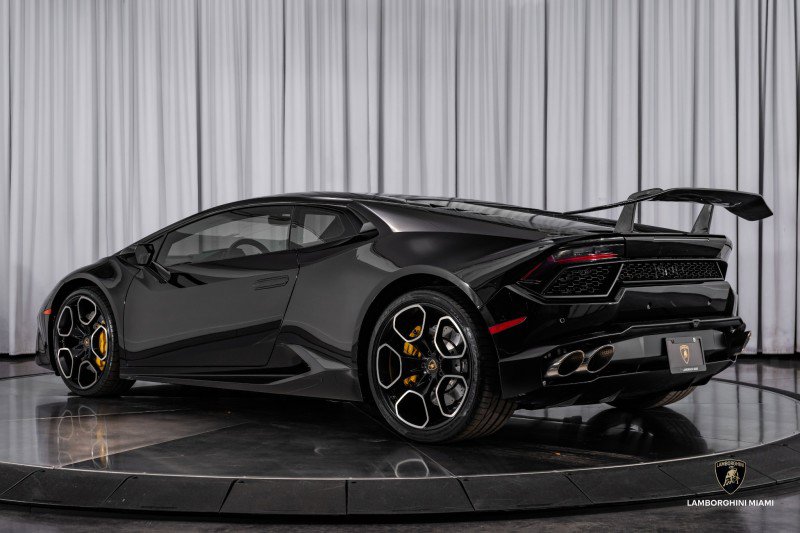 Used 2019 Lamborghini Huracan LP 580-2 image 11