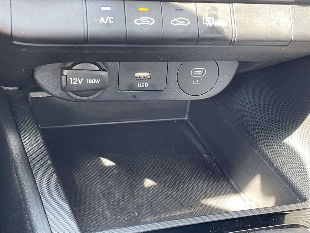Certified 2025 Hyundai Elantra SE w/ Cargo Package FWD image 19