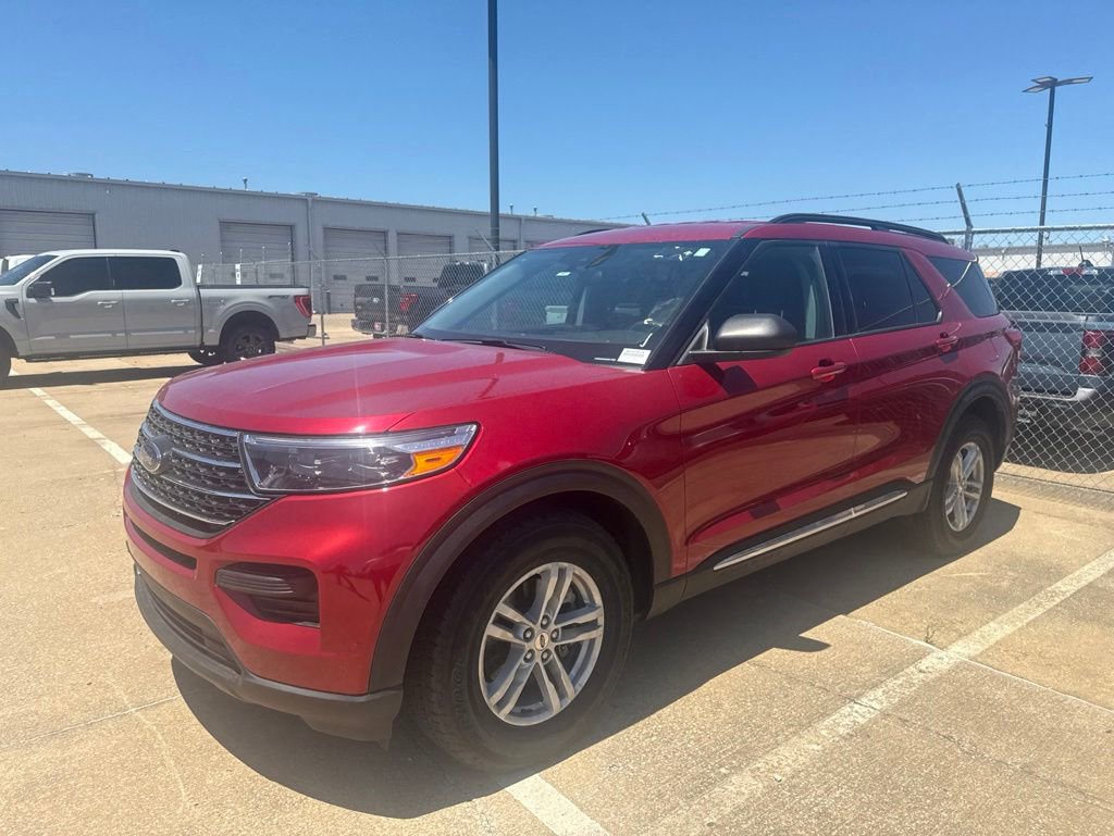 Used 2023 Ford Explorer XLT AWD/4WD image 4