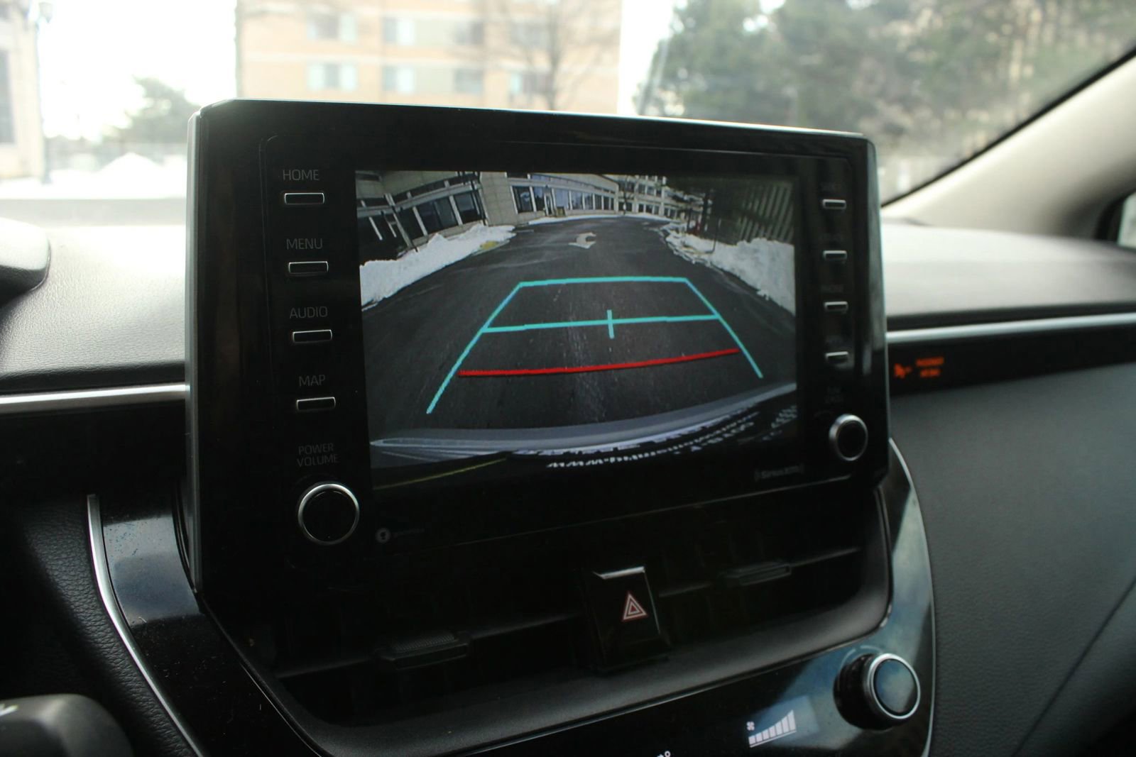 Used 2021 Toyota Corolla LE image 31