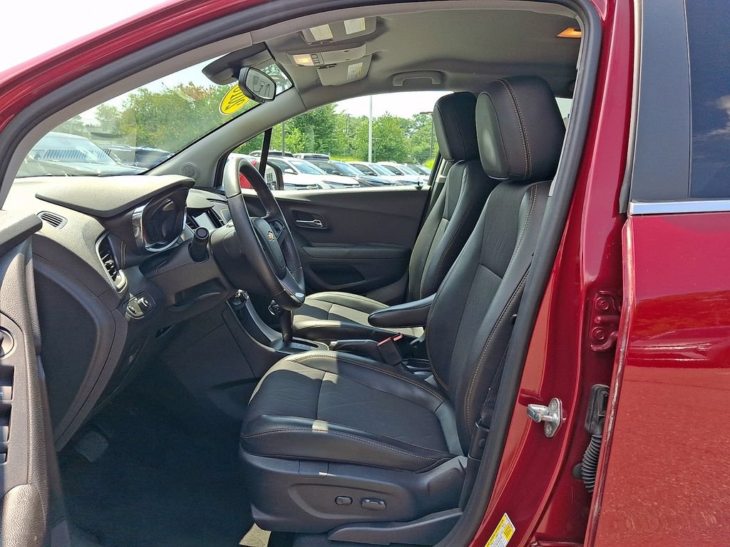 Used 2018 Chevrolet Trax LT w/ LT Convenience Package AWD/4WD image 13