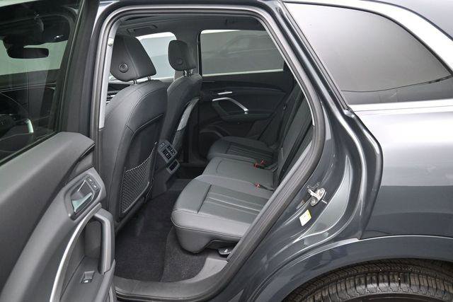 Used 2025 Audi Q5 Premium w/ Convenience Package AWD/4WD image 30