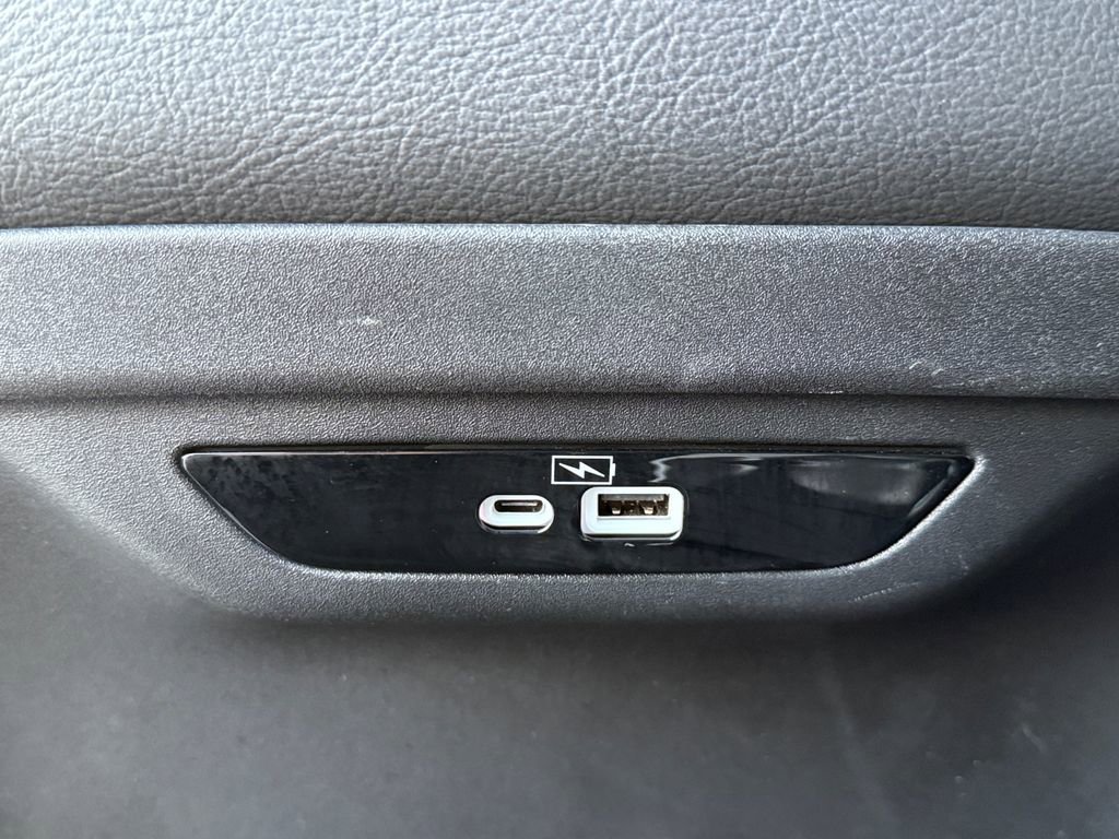 Used 2021 Chrysler Pacifica Touring-L w/ Premium & Safety Sphere Group image 24