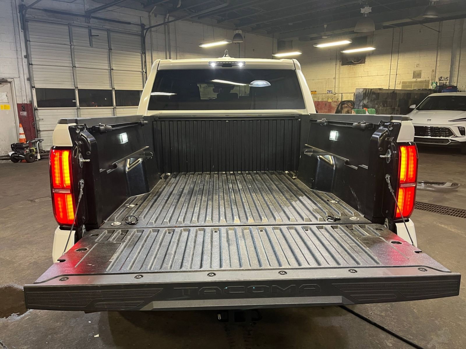 Used 2025 Toyota Tacoma TRD Off-Road image 32