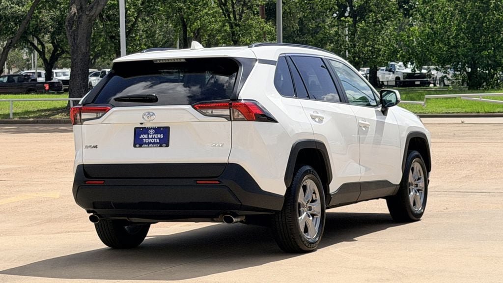 Used 2025 Toyota RAV4 XLE FWD image 5