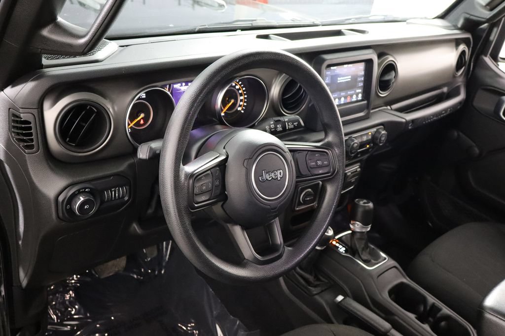 Used 2022 Jeep Wrangler Sport AWD/4WD image 17