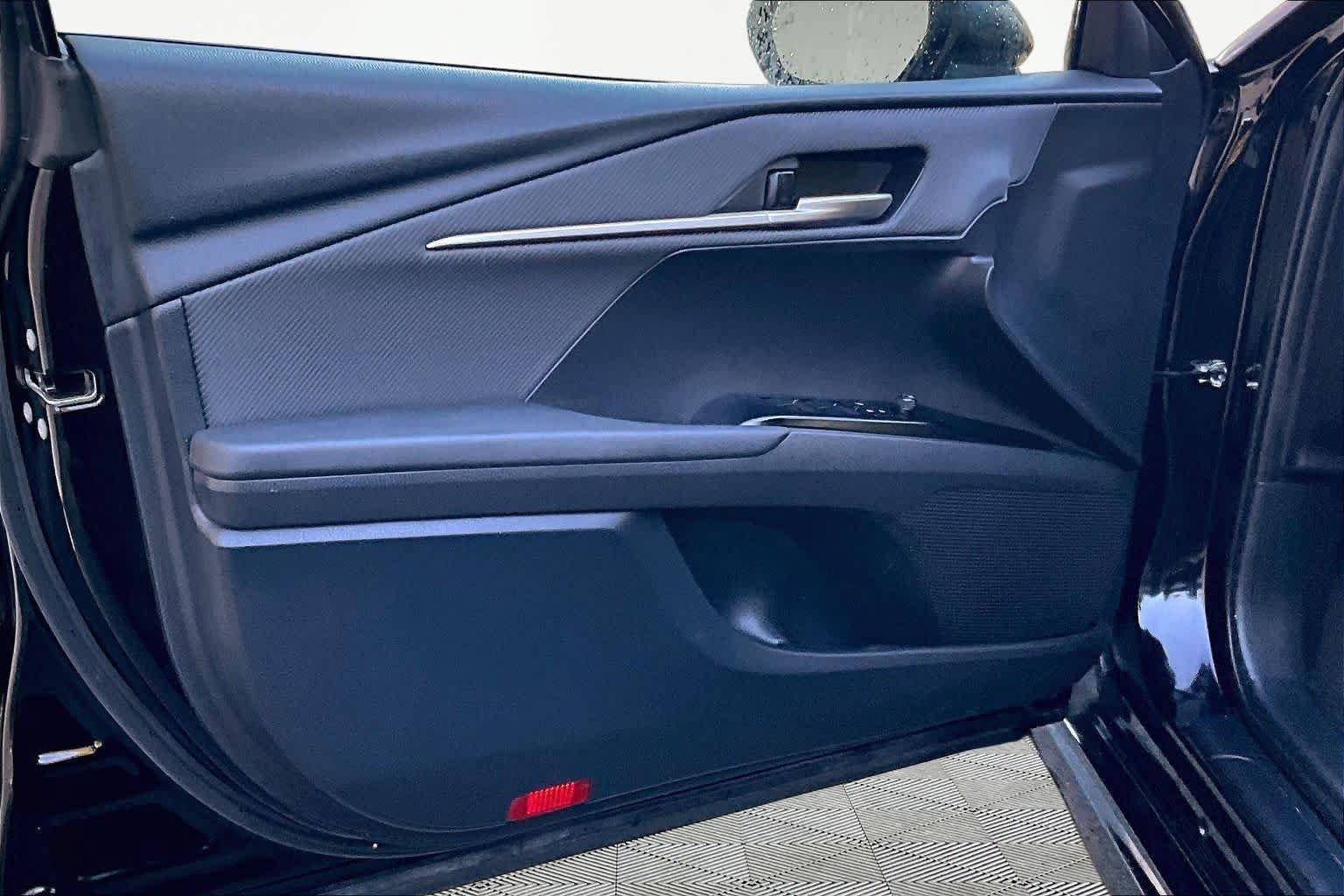 Used 2025 Toyota Camry SE FWD image 21