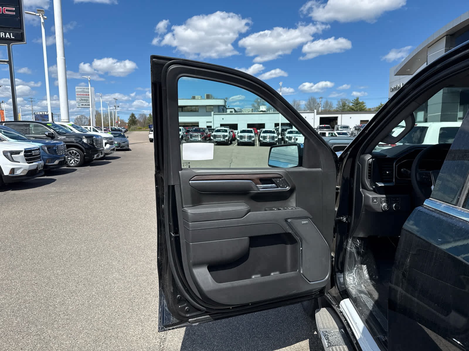 New 2026 GMC Sierra 1500 SLT w/ SLT Premium Plus Package AWD/4WD image 13