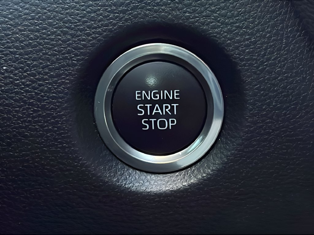 Used 2025 Toyota Corolla SE FWD image 31