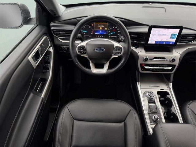Used 2024 Ford Explorer XLT w/ Equipment Group 202A AWD/4WD image 12