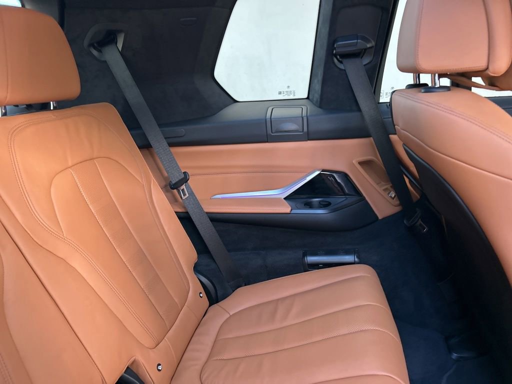 Used 2022 BMW X7 xDrive40i w/ M Sport Package image 34