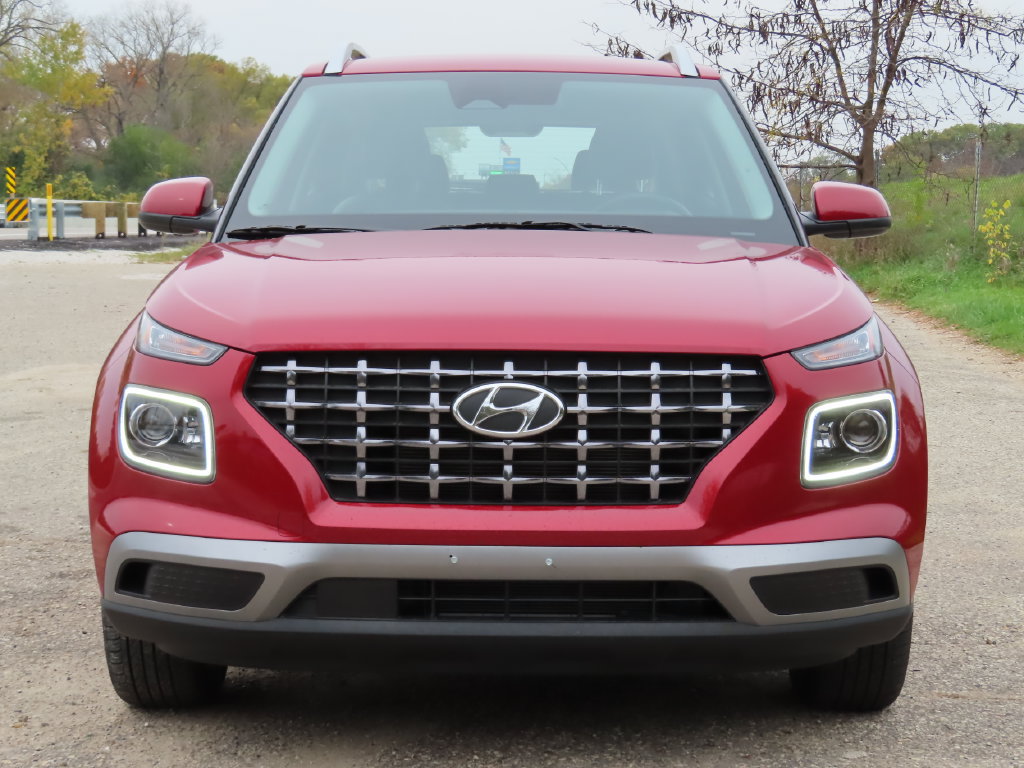 Used 2025 Hyundai Venue Limited FWD image 4