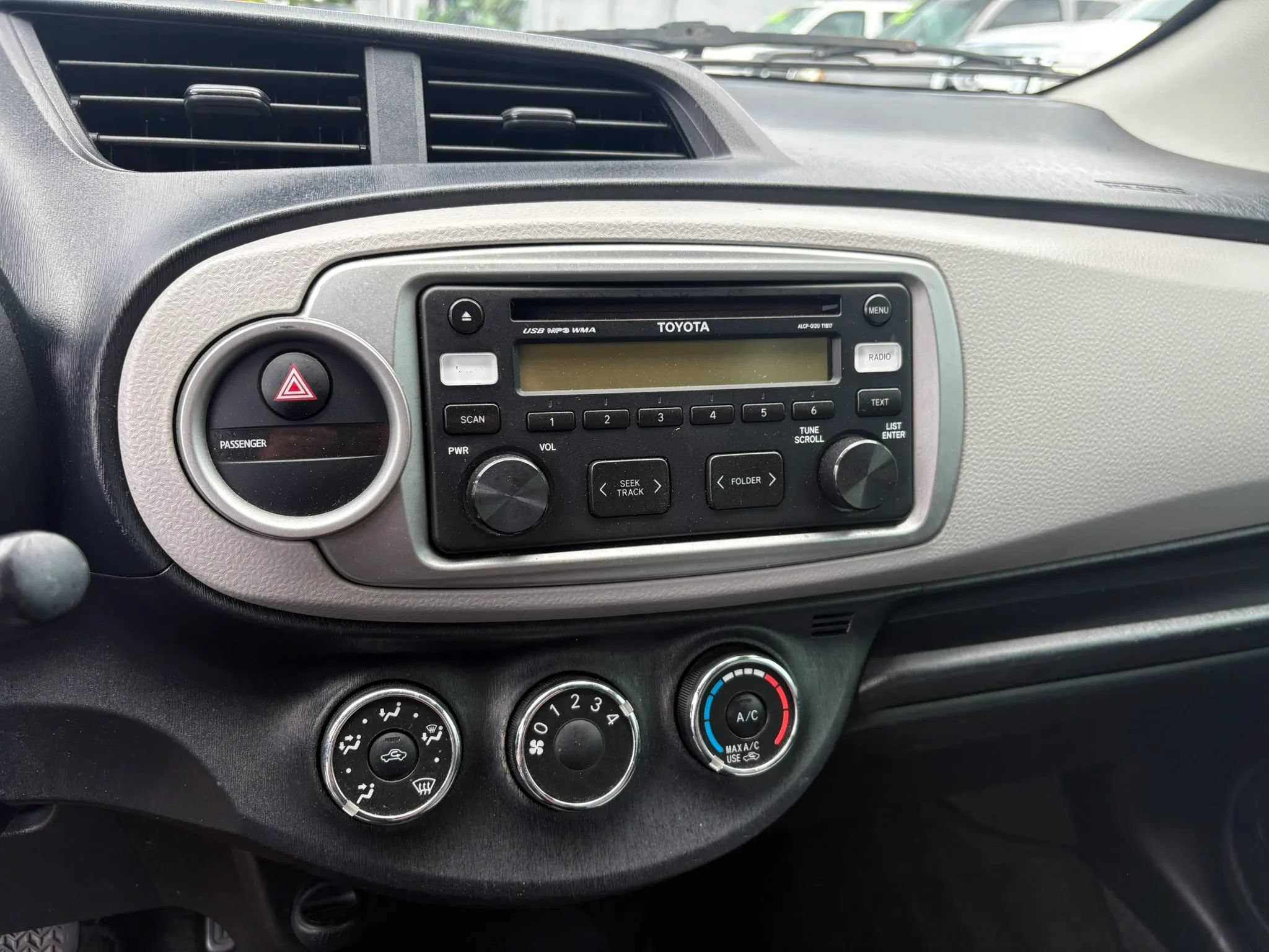 Used 2012 Toyota Yaris SE FWD image 10