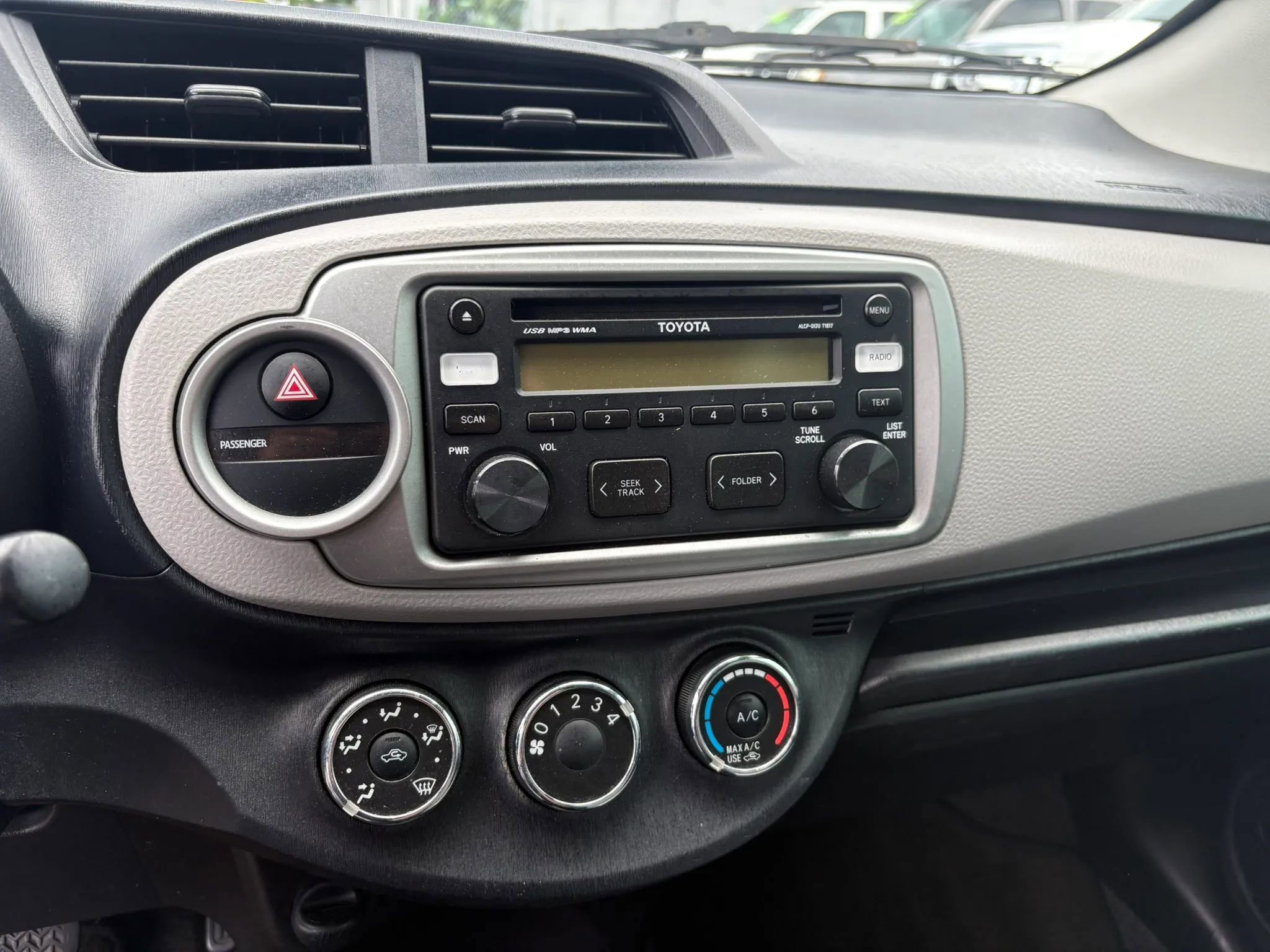 Used 2012 Toyota Yaris SE FWD image 10