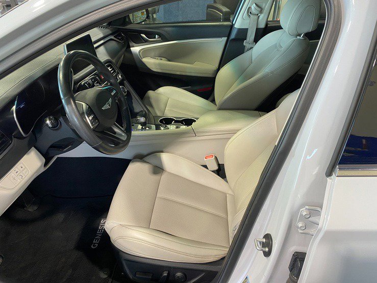 Used 2020 Genesis G70 2.0T RWD image 13