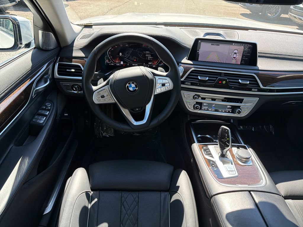 Used 2022 BMW 750i xDrive AWD/4WD image 23