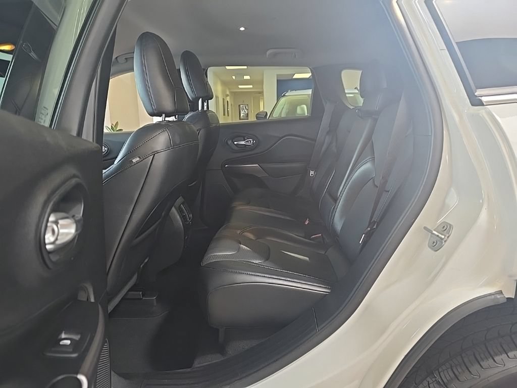 Used 2019 Jeep Cherokee Limited AWD/4WD image 29