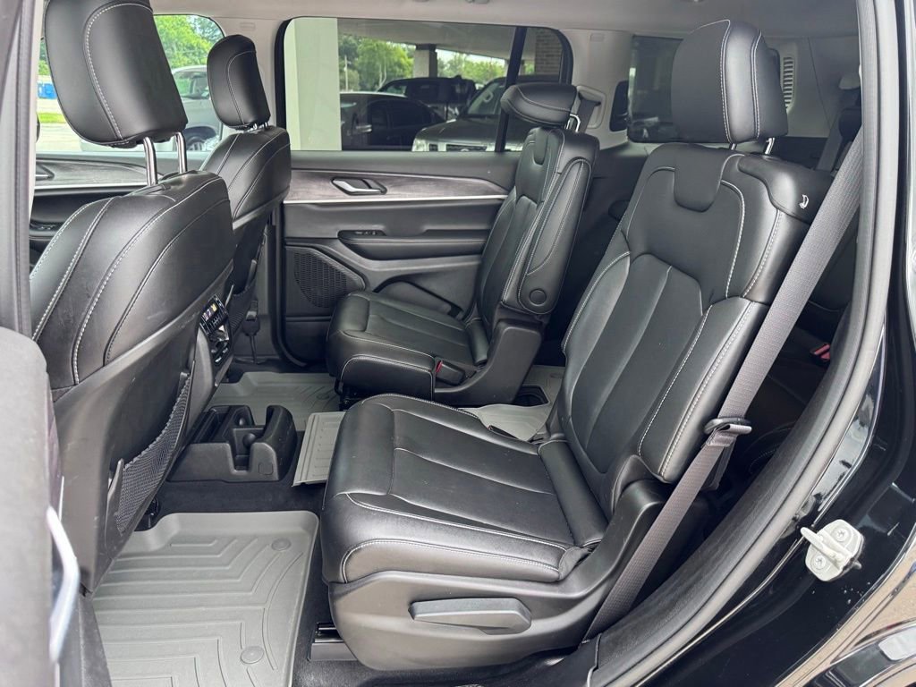 Used 2023 Jeep Grand Cherokee L Limited AWD/4WD image 18