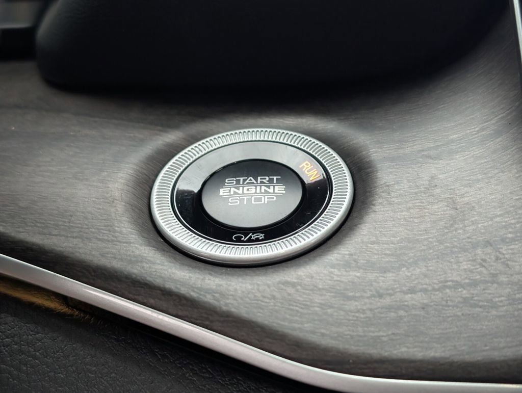 New 2025 Jeep Grand Cherokee Limited w/ Black Appearance Package image 22