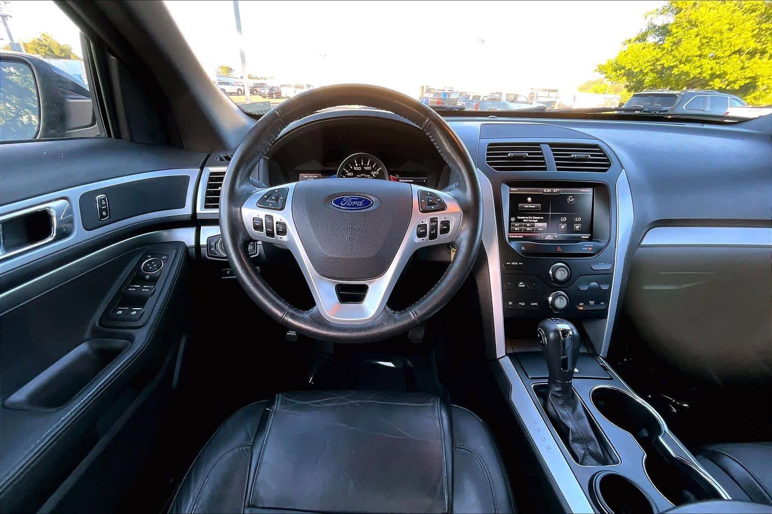 Used 2015 Ford Explorer XLT w/ Equipment Group 202B FWD image 5